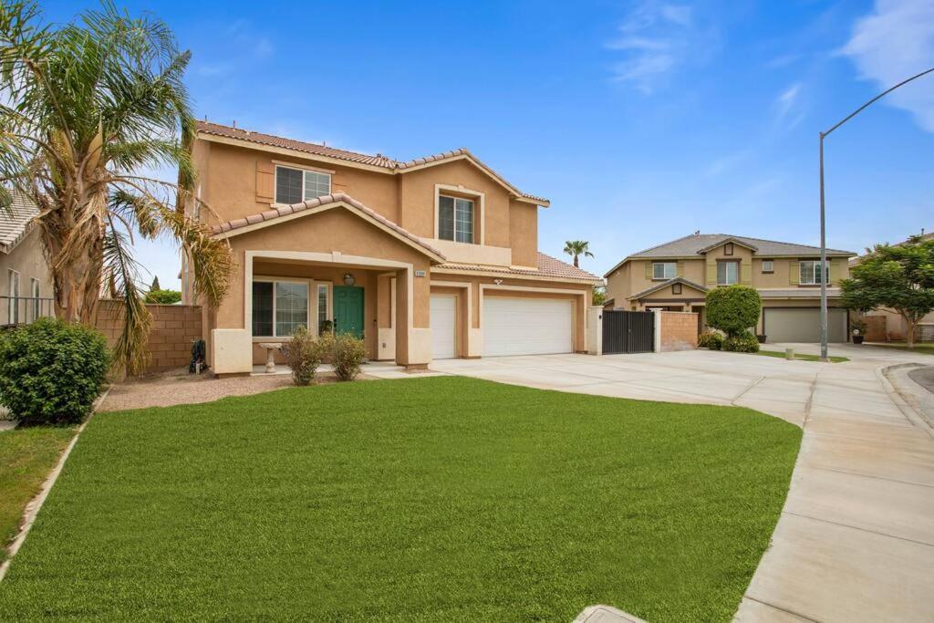 Desert Fantasy Oasis Pool, Jacuzzi, Royal Beds Villa Coachella Exterior photo