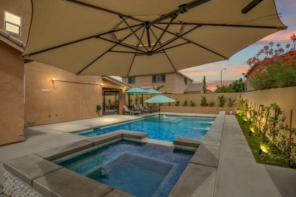 Desert Fantasy Oasis Pool, Jacuzzi, Royal Beds Villa Coachella Exterior photo