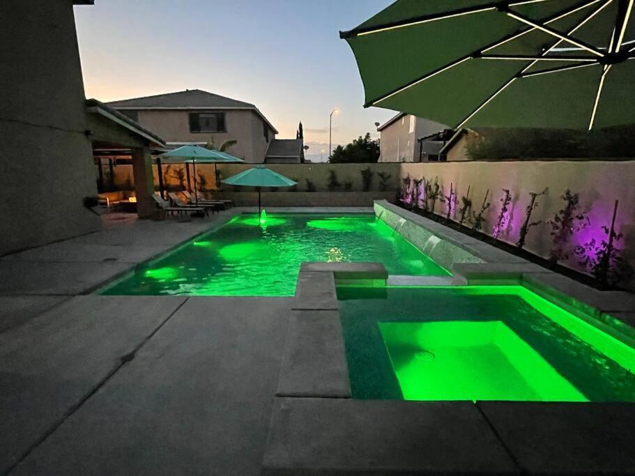 Desert Fantasy Oasis Pool, Jacuzzi, Royal Beds Villa Coachella Exterior photo